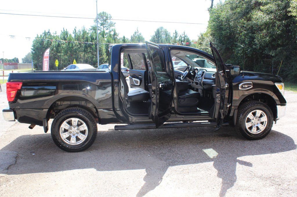 Photo 20 of this NISSAN TITAN