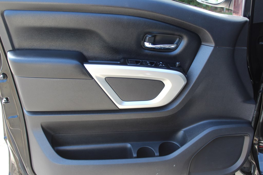 Photo 34 of this NISSAN TITAN