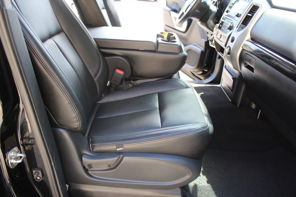 Photo 25 of this NISSAN TITAN