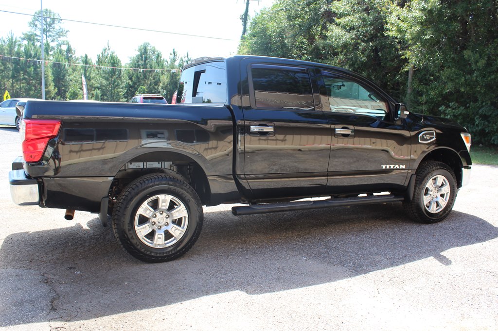 Photo 13 of this NISSAN TITAN