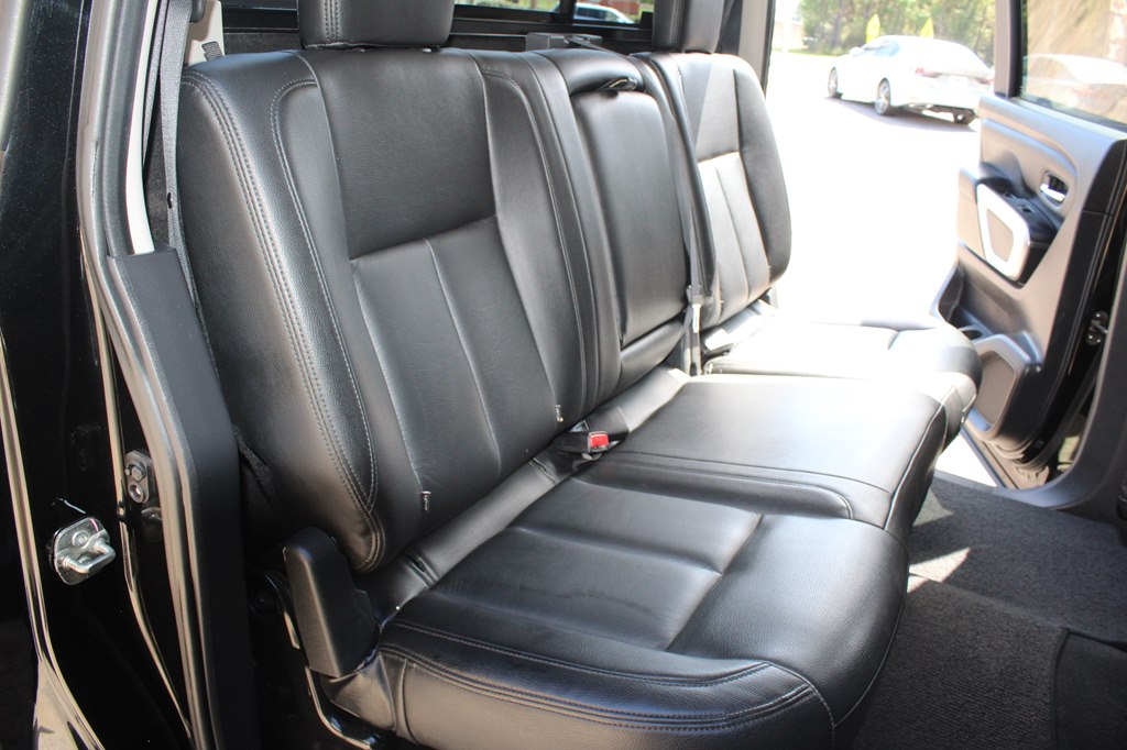 Photo 27 of this NISSAN TITAN