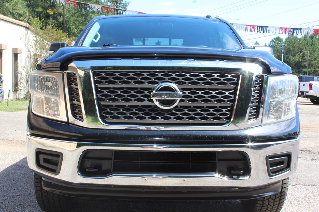 Photo 8 of this NISSAN TITAN