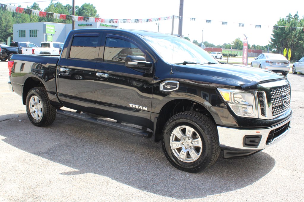 Photo 11 of this NISSAN TITAN