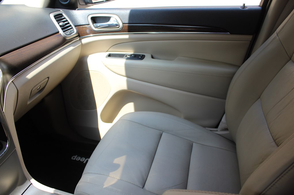 Photo 42 of this JEEP GRAND CHEROKEE
