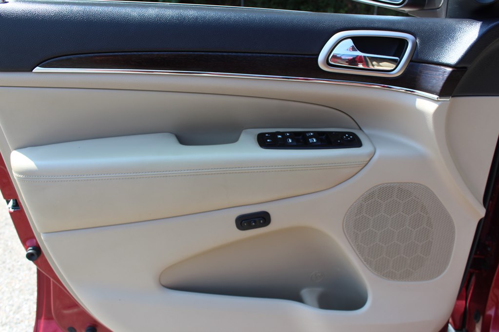 Photo 34 of this JEEP GRAND CHEROKEE