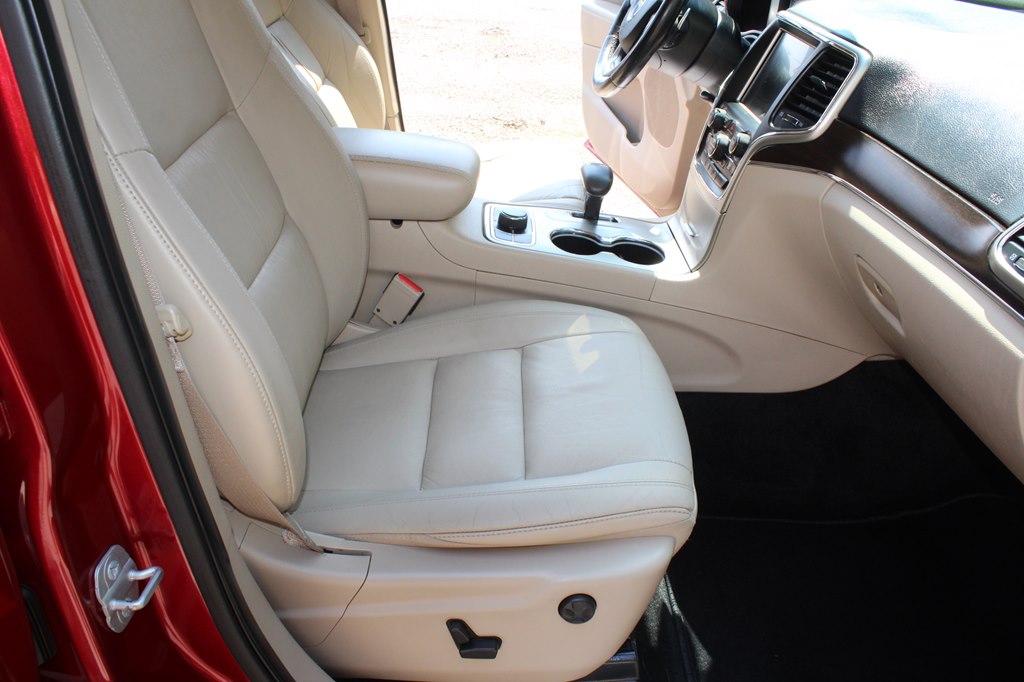 Photo 25 of this JEEP GRAND CHEROKEE