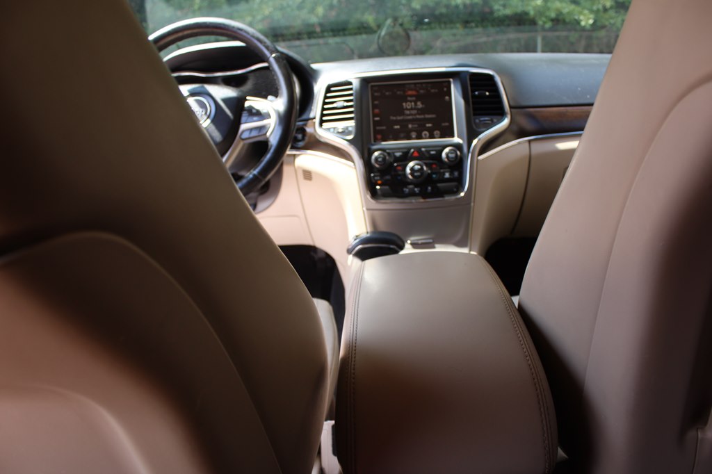 Photo 33 of this JEEP GRAND CHEROKEE