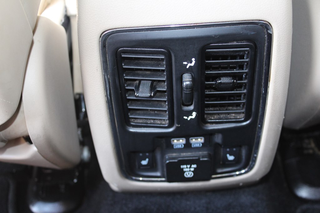 Photo 32 of this JEEP GRAND CHEROKEE