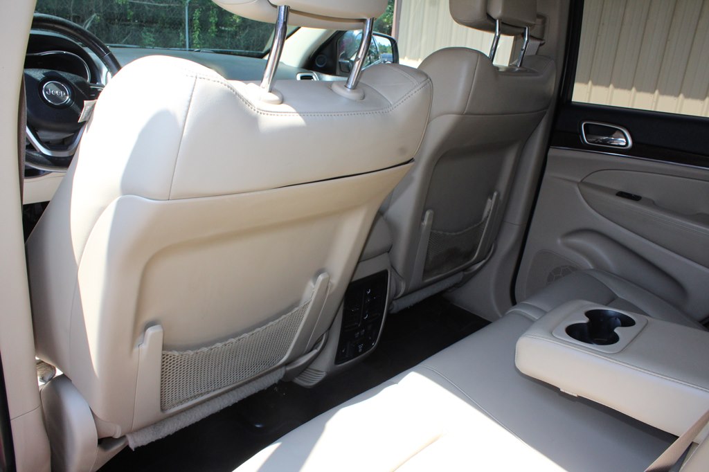 Photo 31 of this JEEP GRAND CHEROKEE