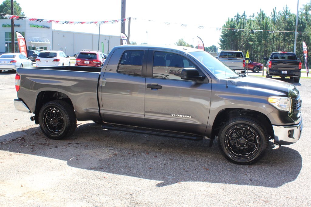 Photo 12 of this TOYOTA TUNDRA