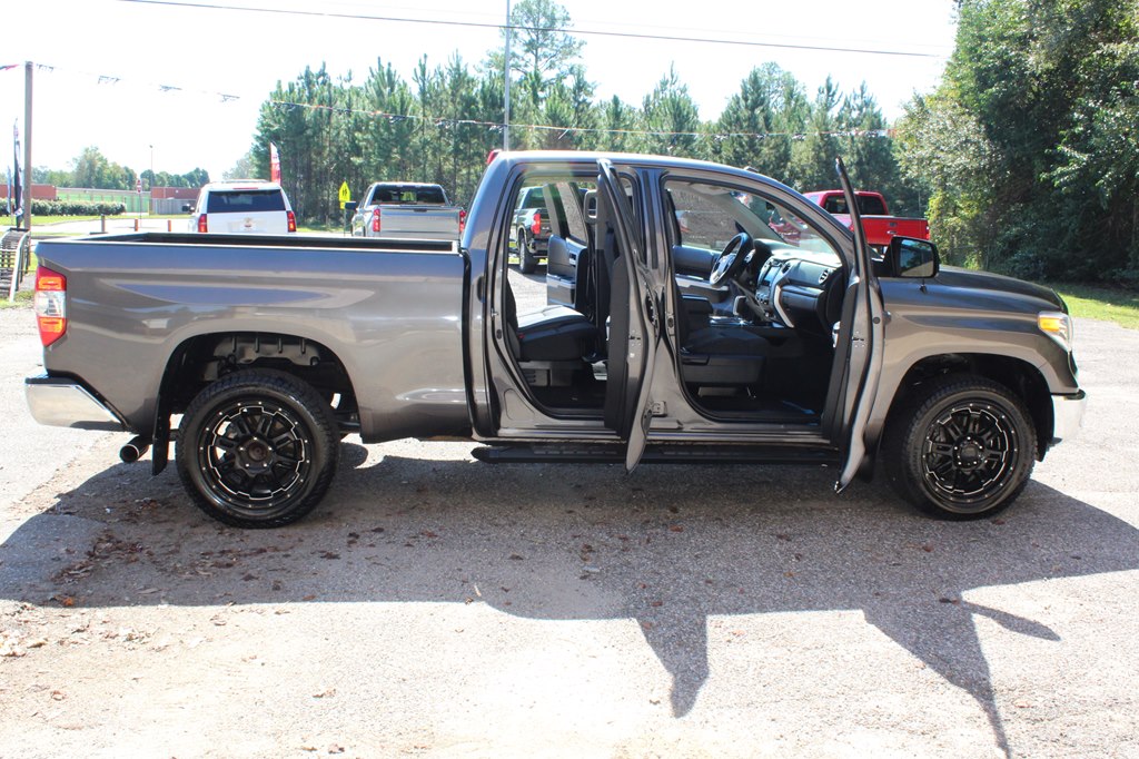 Photo 21 of this TOYOTA TUNDRA