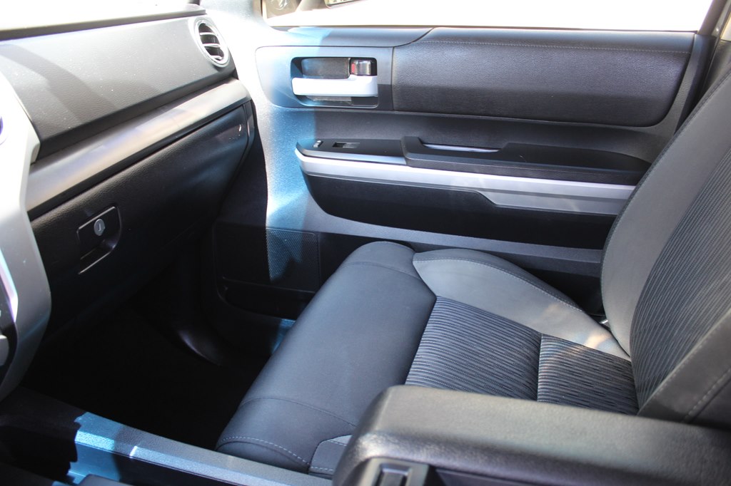 Photo 44 of this TOYOTA TUNDRA