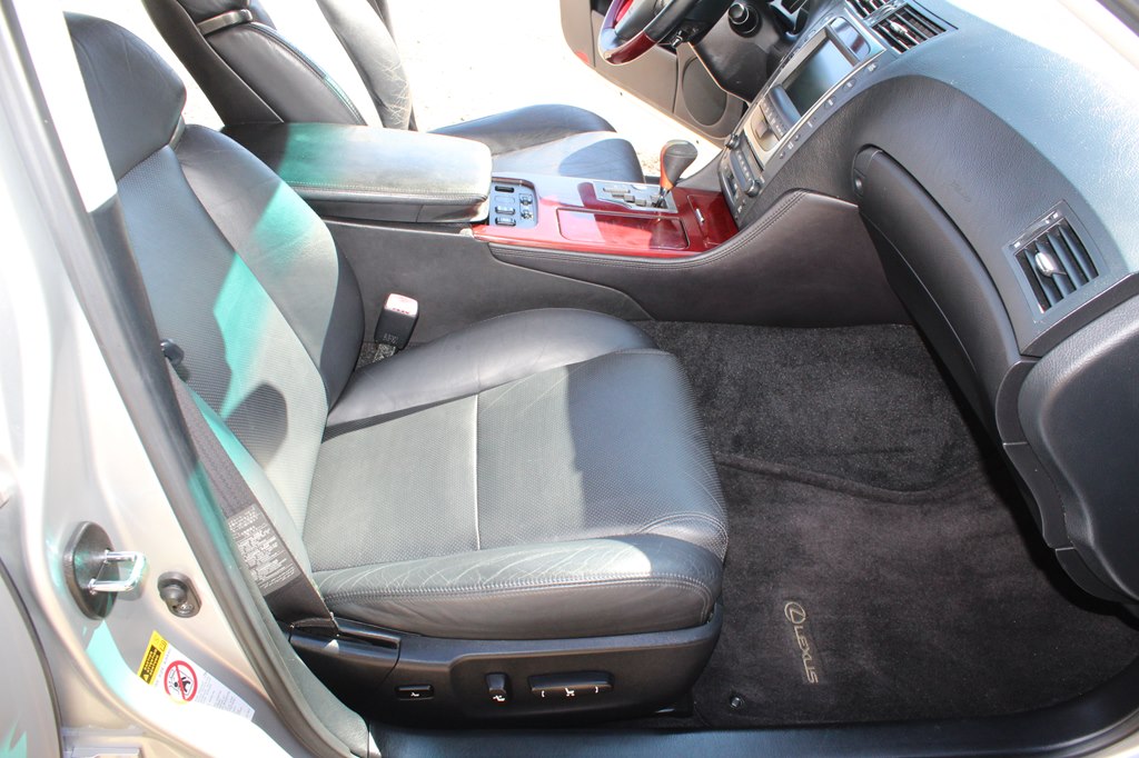 Photo 27 of this LEXUS GS