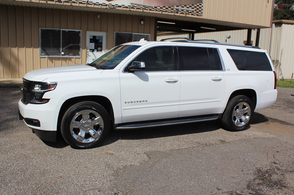 Photo 5 of this CHEVROLET SUBURBAN