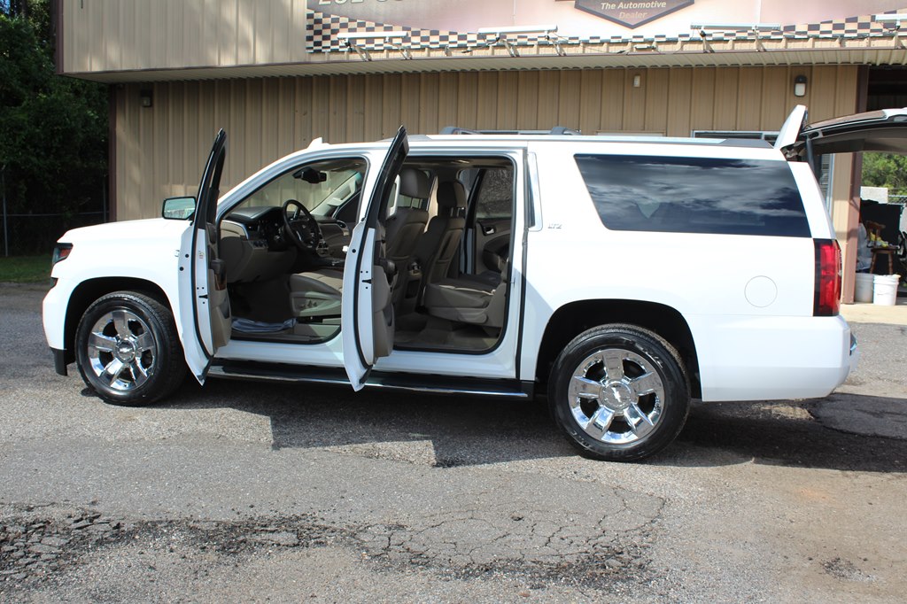 Photo 20 of this CHEVROLET SUBURBAN