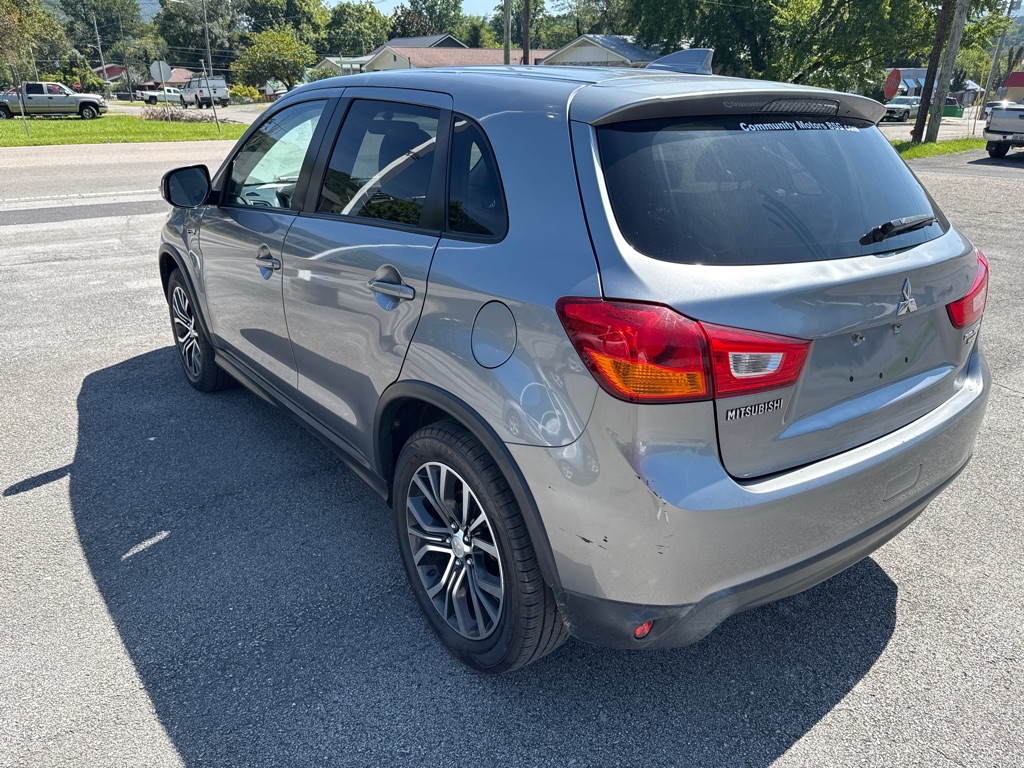Photo 12 of this MITSUBISHI OUTLANDER SPORT