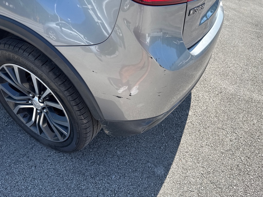 Photo 13 of this MITSUBISHI OUTLANDER SPORT