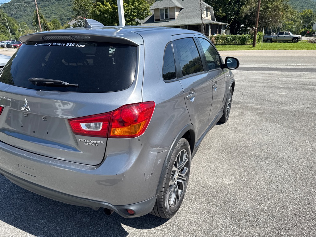 Photo 8 of this MITSUBISHI OUTLANDER SPORT