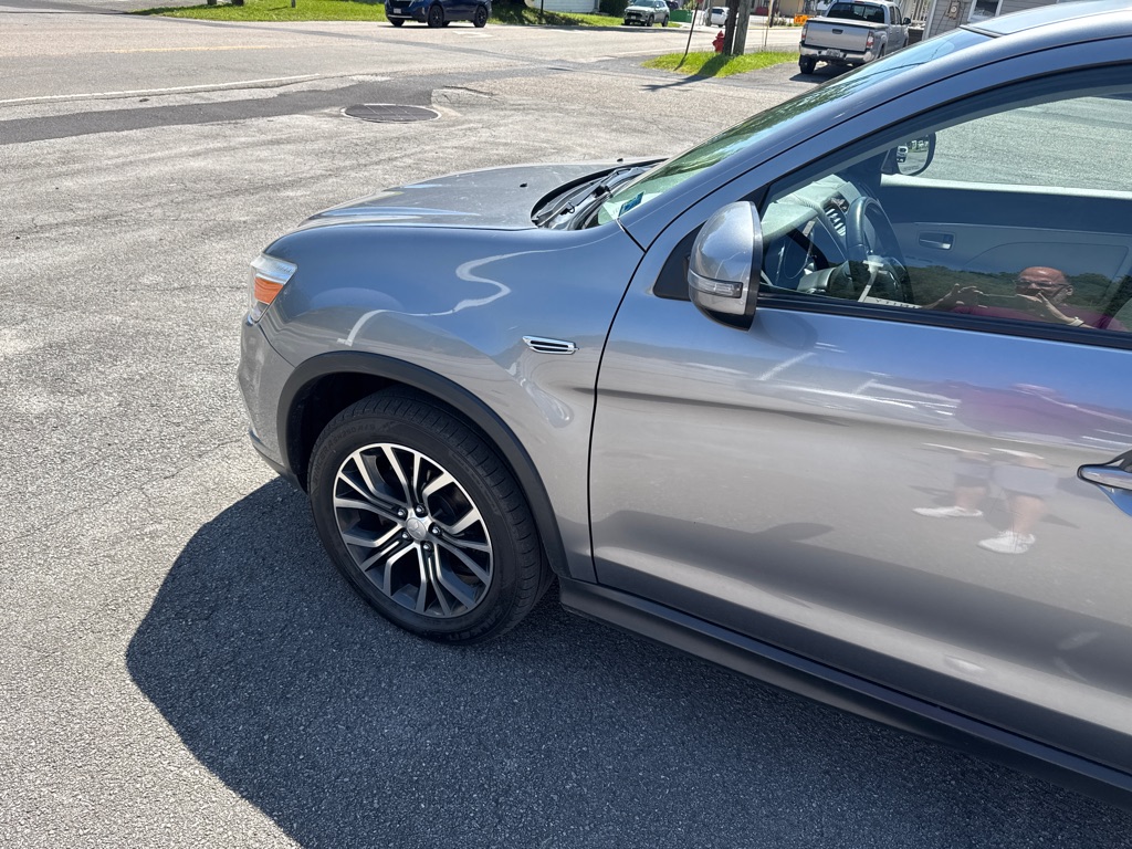 Photo 16 of this MITSUBISHI OUTLANDER SPORT