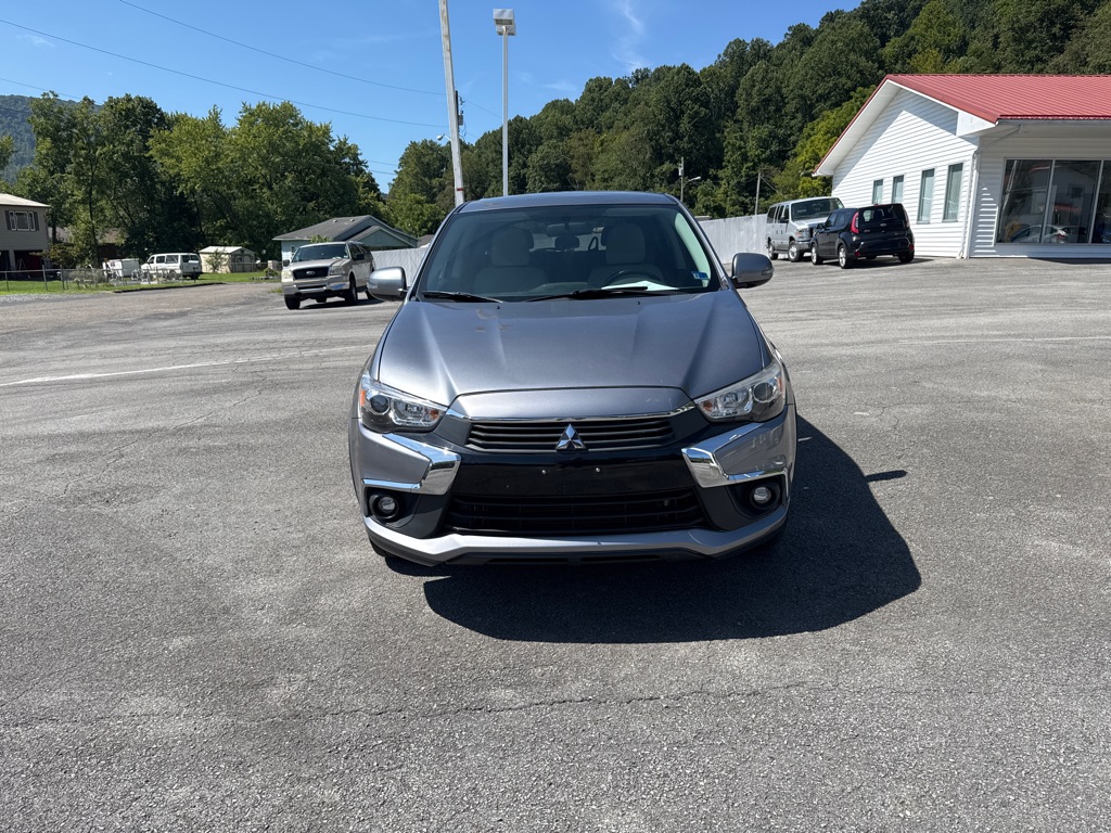 Photo 2 of this MITSUBISHI OUTLANDER SPORT
