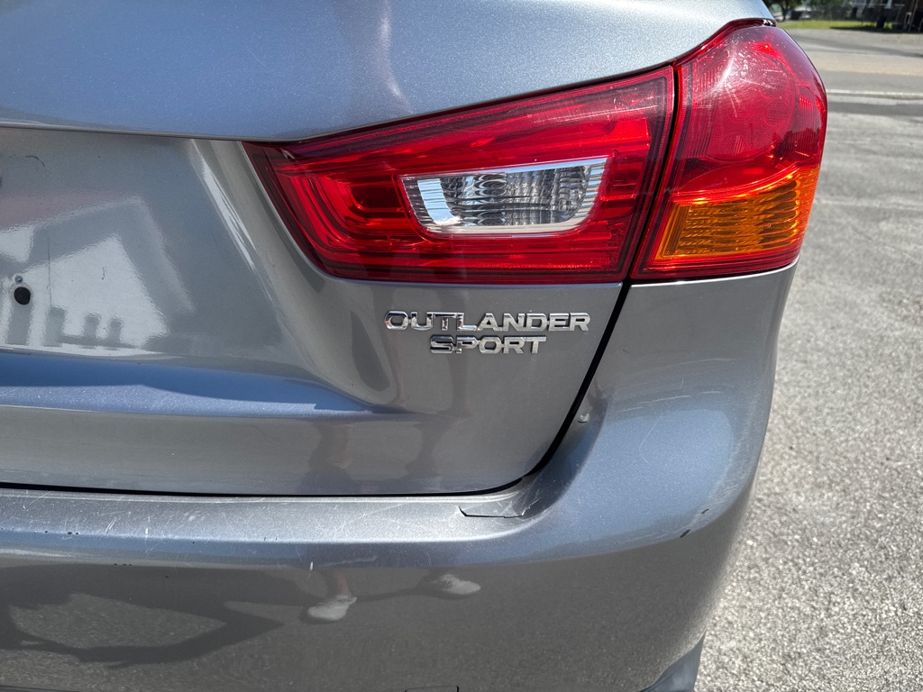 Photo 11 of this MITSUBISHI OUTLANDER SPORT