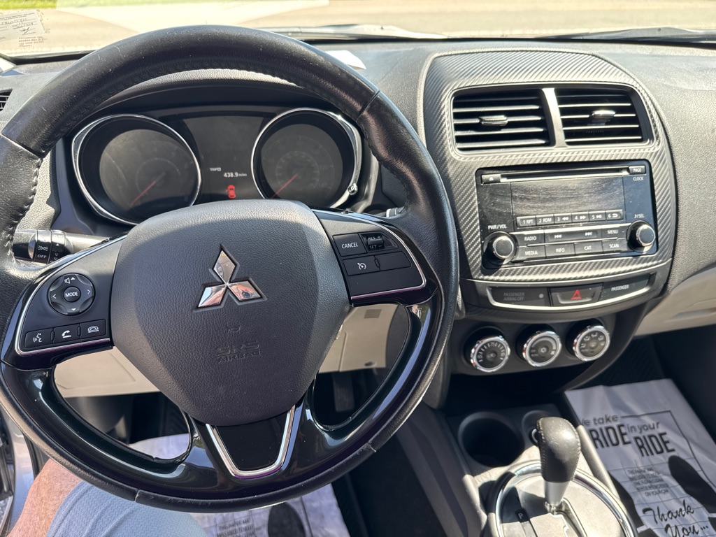 Photo 14 of this MITSUBISHI OUTLANDER SPORT