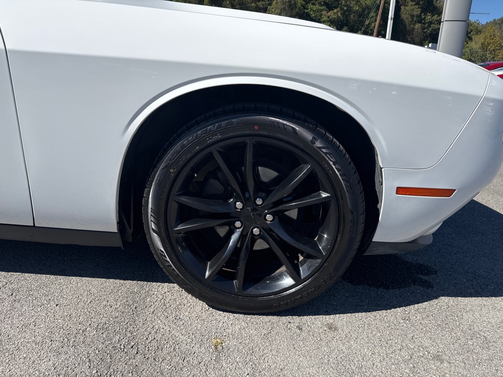 Photo 3 of this DODGE CHALLENGER