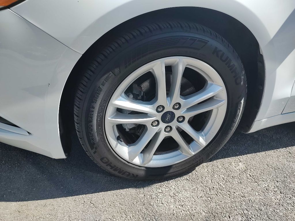 Photo 2 of this FORD FUSION