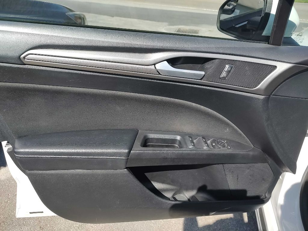 Photo 10 of this FORD FUSION