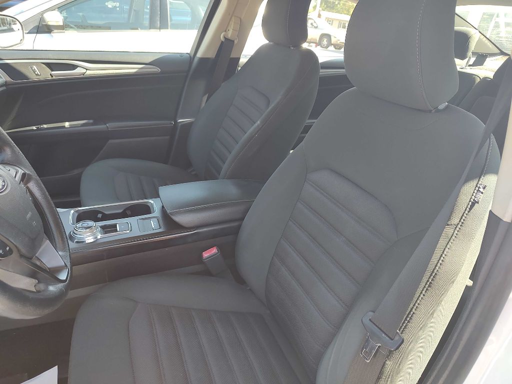 Photo 9 of this FORD FUSION