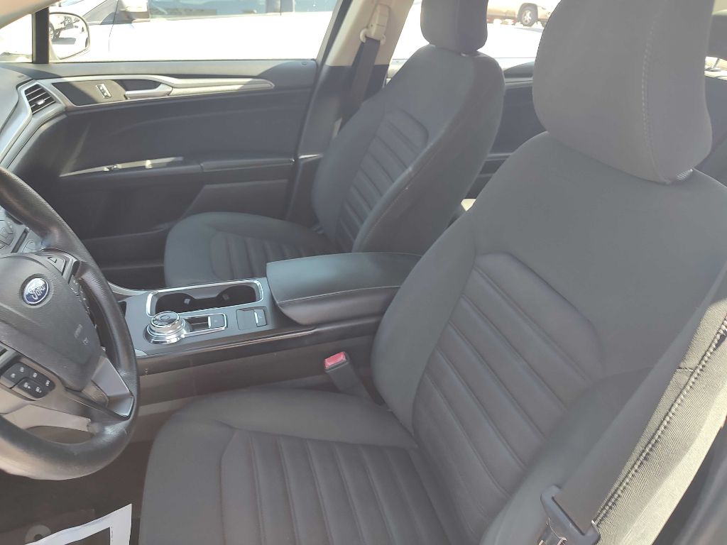 Photo 12 of this FORD FUSION