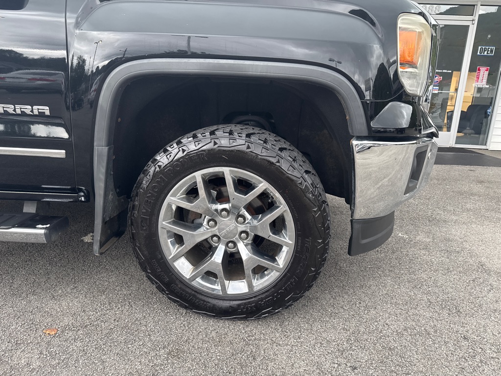 Photo 3 of this GMC SIERRA