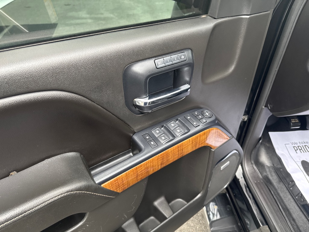 Photo 15 of this GMC SIERRA