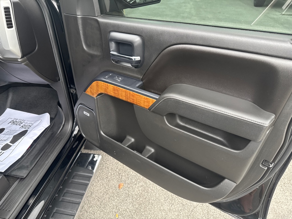 Photo 7 of this GMC SIERRA