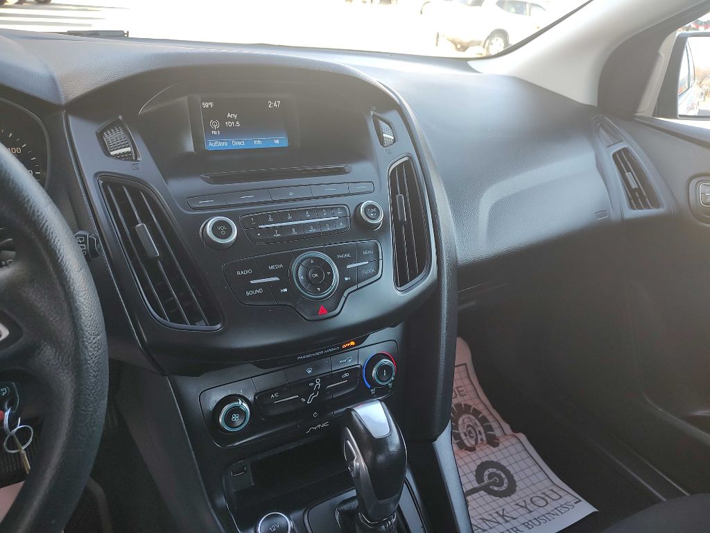 Photo 9 of this FORD FOCUS