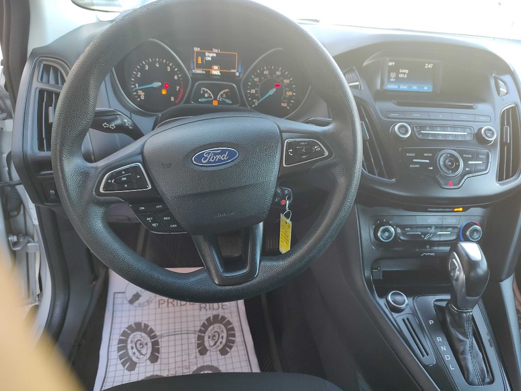Photo 3 of this FORD FOCUS