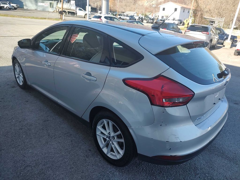 Photo 13 of this FORD FOCUS