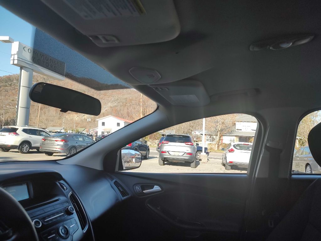 Photo 10 of this FORD FOCUS