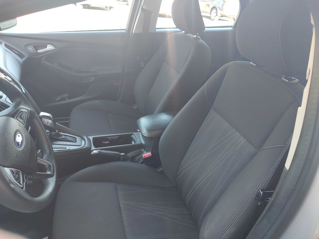 Photo 8 of this FORD FOCUS