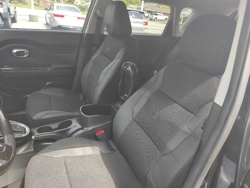 Photo 15 of this KIA SOUL