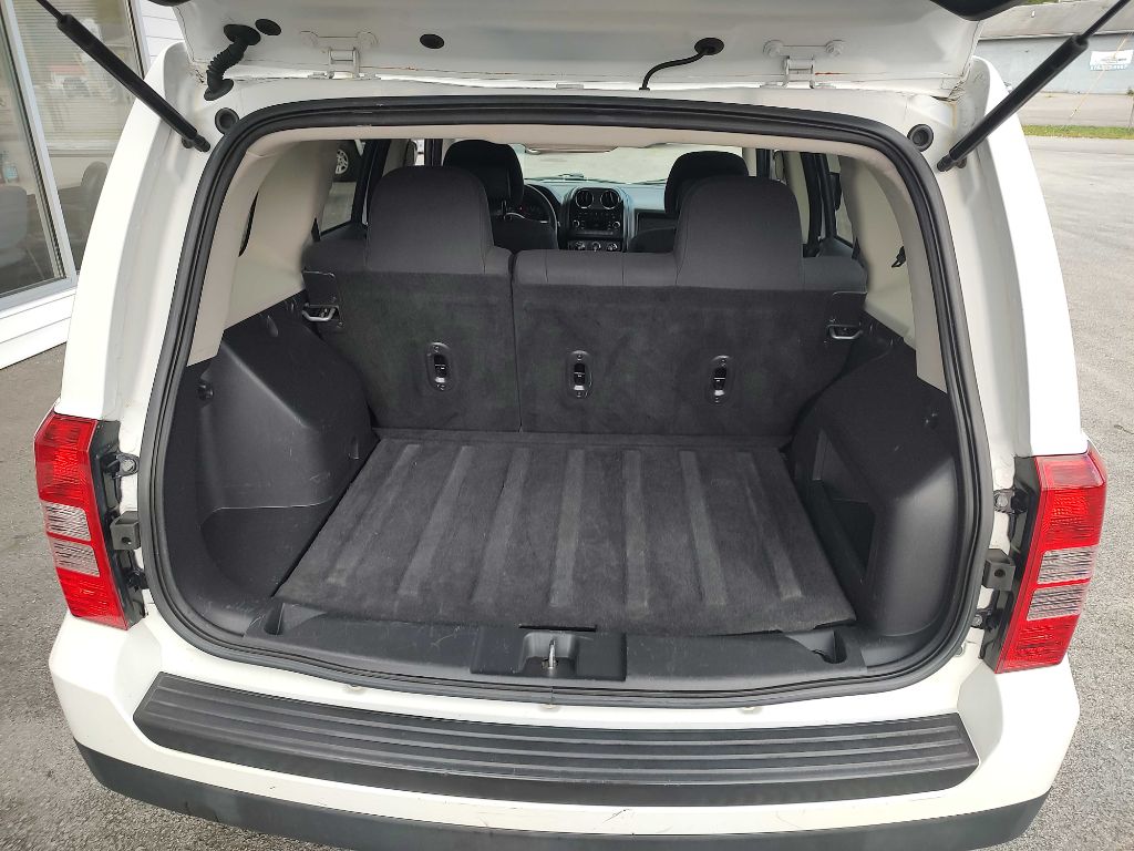 Photo 13 of this JEEP PATRIOT