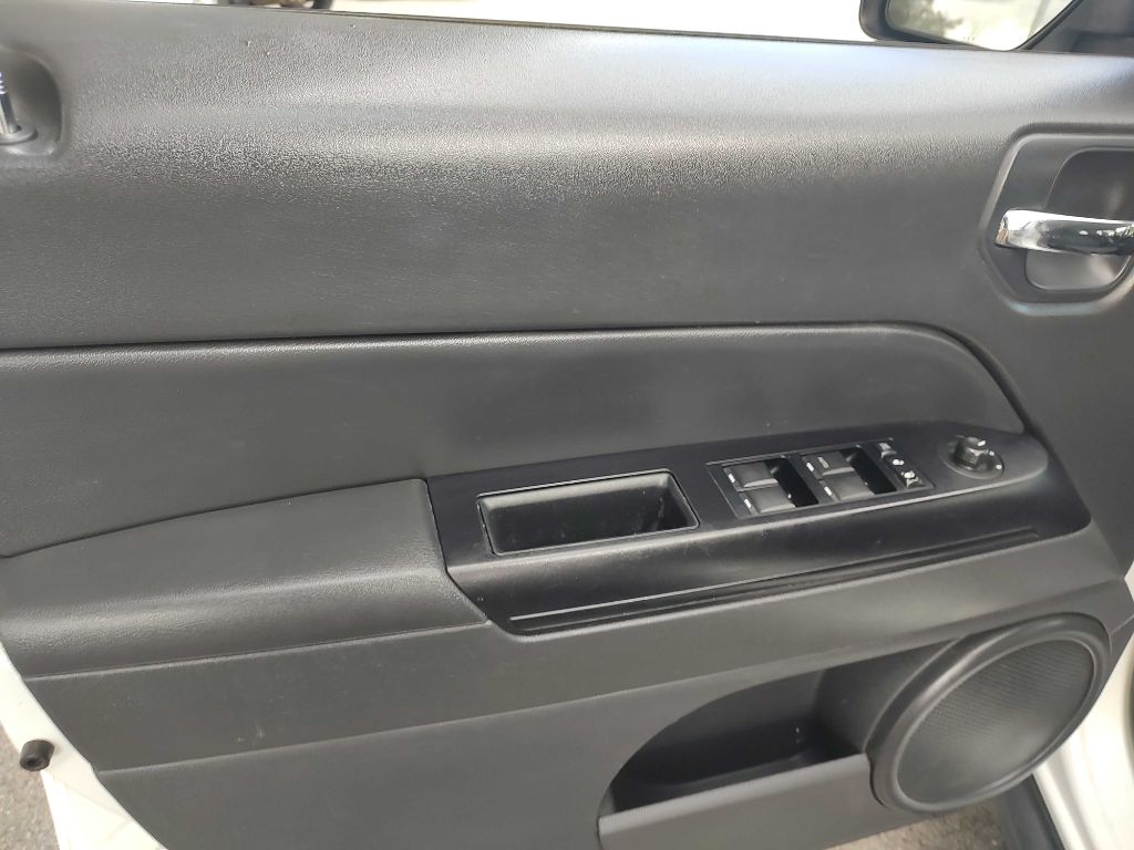Photo 11 of this JEEP PATRIOT