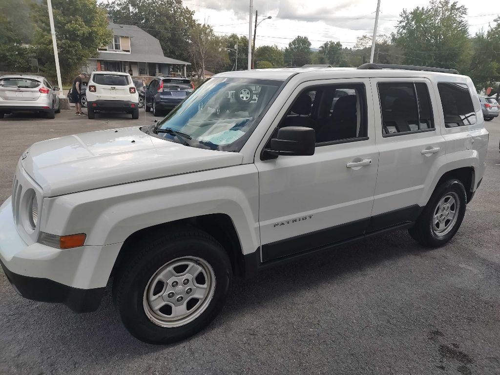 Photo 2 of this JEEP PATRIOT