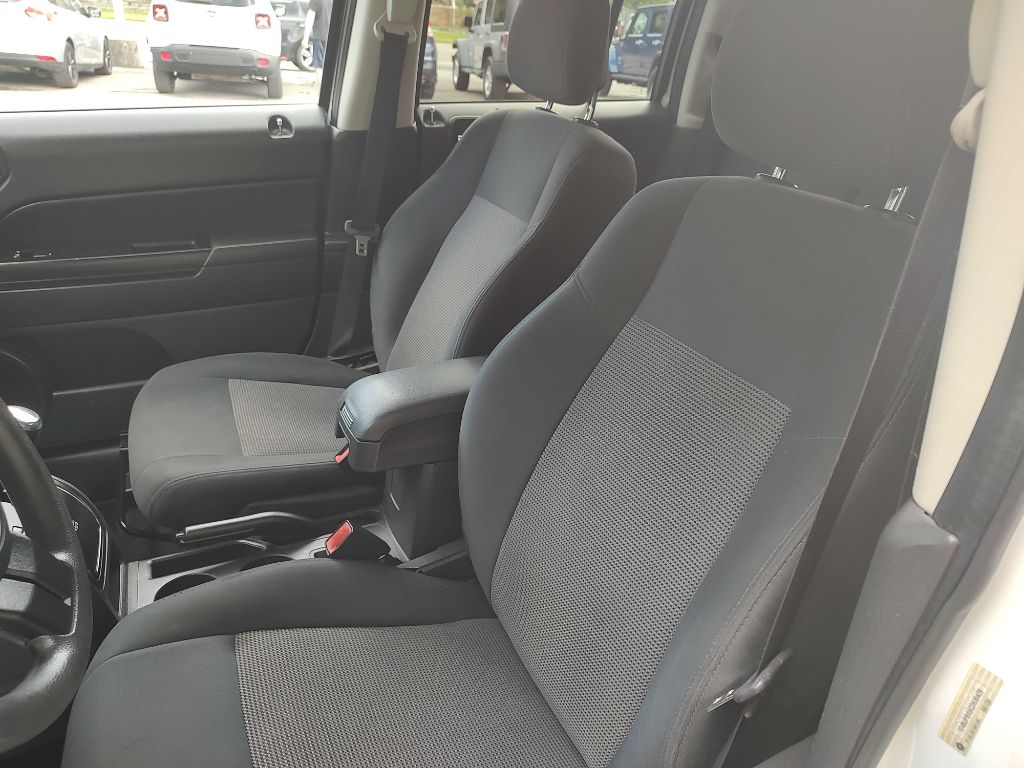 Photo 10 of this JEEP PATRIOT