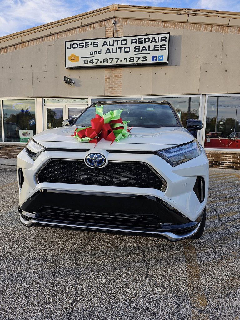 Photo 2 of this TOYOTA RAV4 PRIME