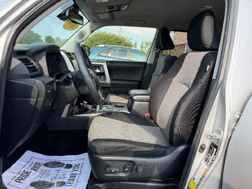 Photo 8 of this TOYOTA 4RUNNER