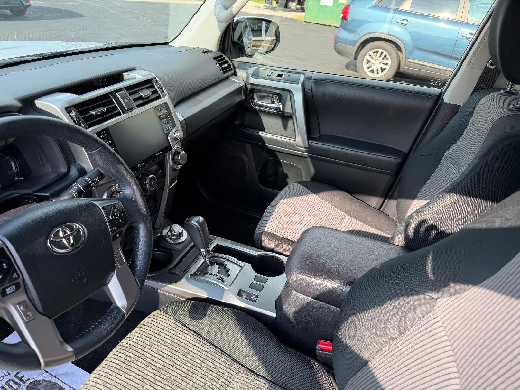 Photo 13 of this TOYOTA 4RUNNER