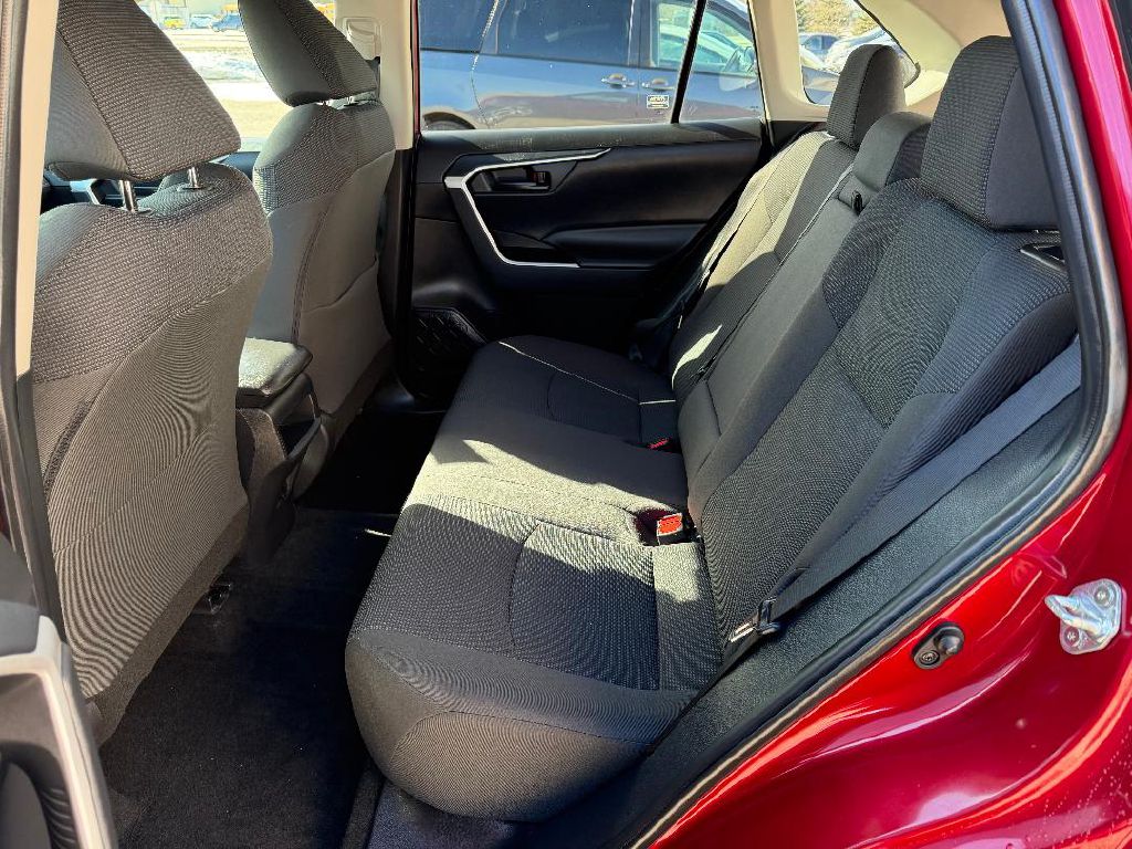 Photo 8 of this TOYOTA RAV4