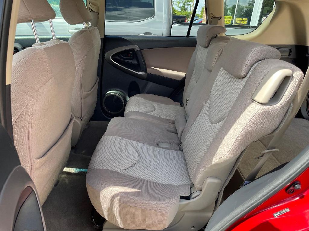 Photo 7 of this TOYOTA RAV4