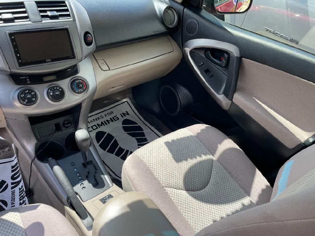 Photo 11 of this TOYOTA RAV4